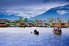 Discover the Enchanting World of 5 Star Hotels in Kashmir | Paradise on Earth